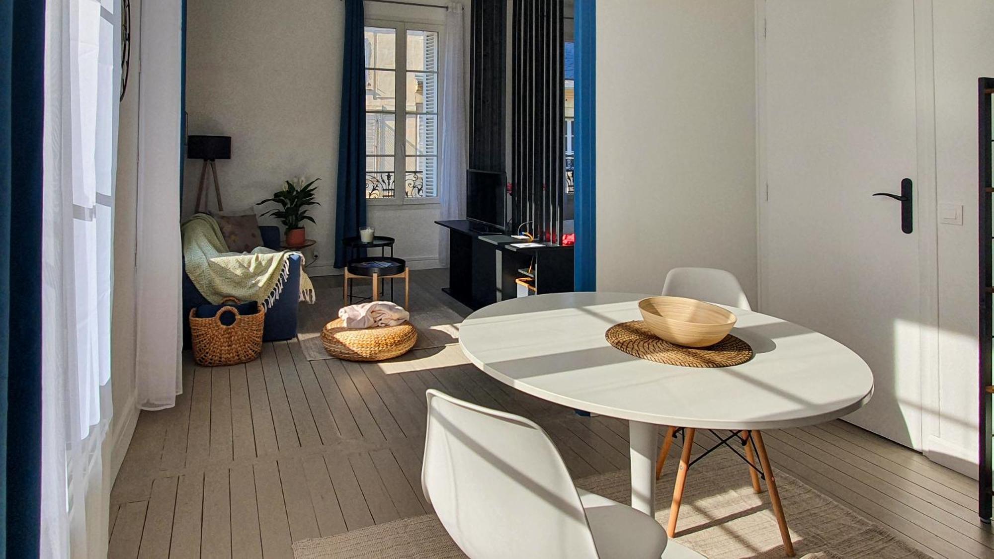 Charming Studio With View Of The Abbaye-Aux-Hommes Caen Phòng bức ảnh