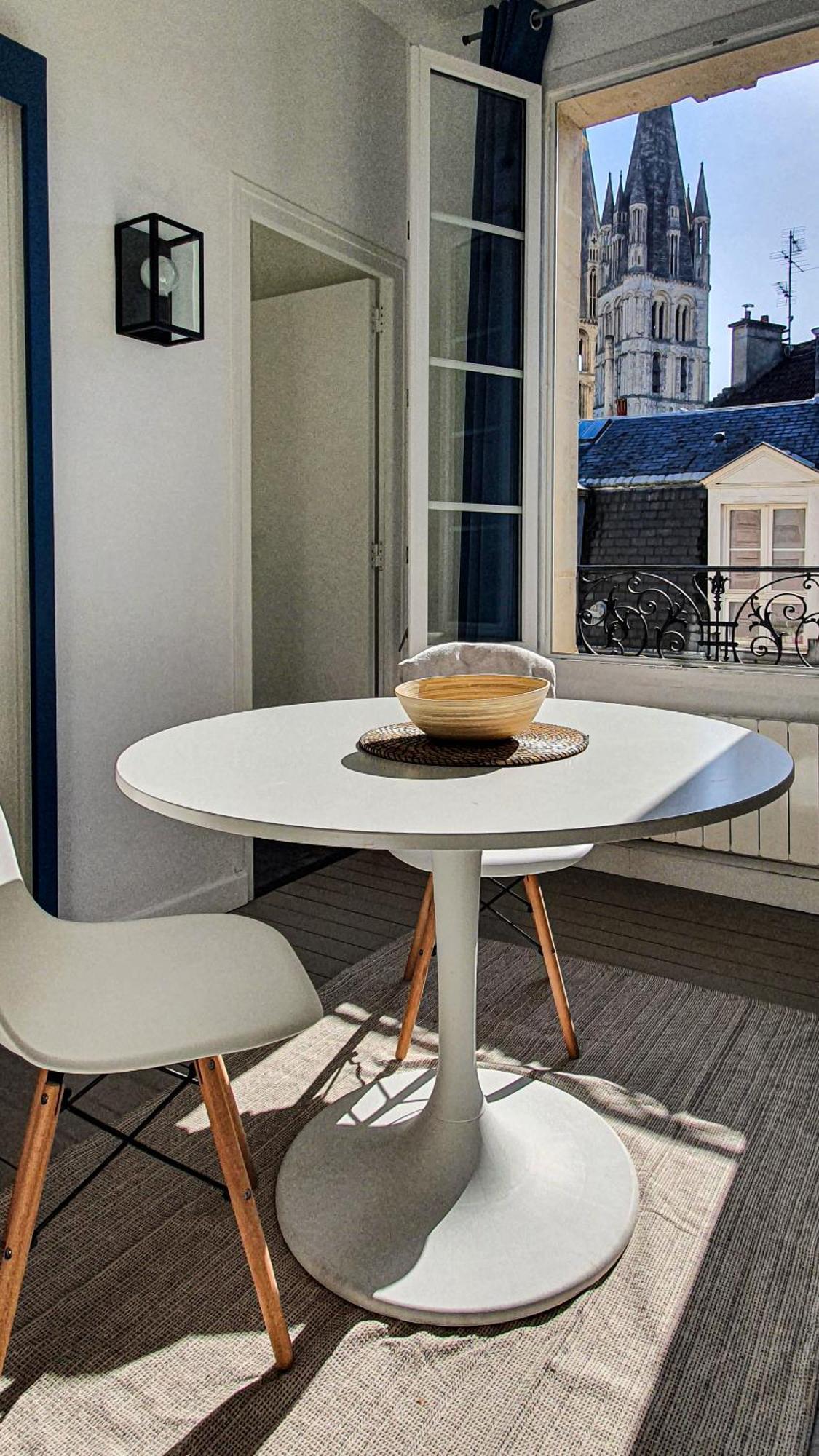 Charming Studio With View Of The Abbaye-Aux-Hommes Caen Phòng bức ảnh