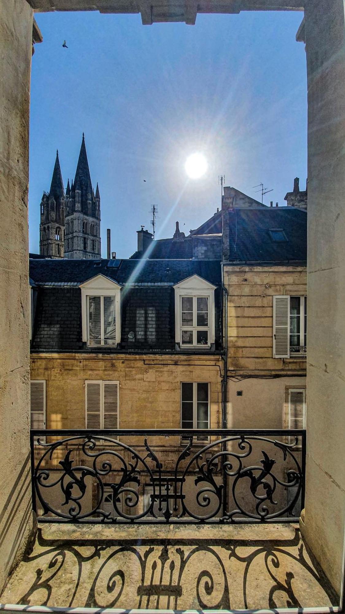 Charming Studio With View Of The Abbaye-Aux-Hommes Caen Phòng bức ảnh